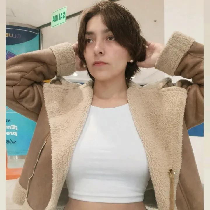 lucycastro8987