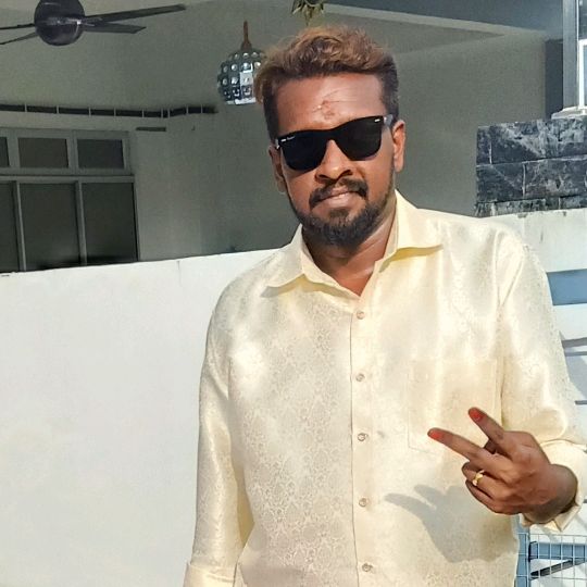 vigneshraja128713