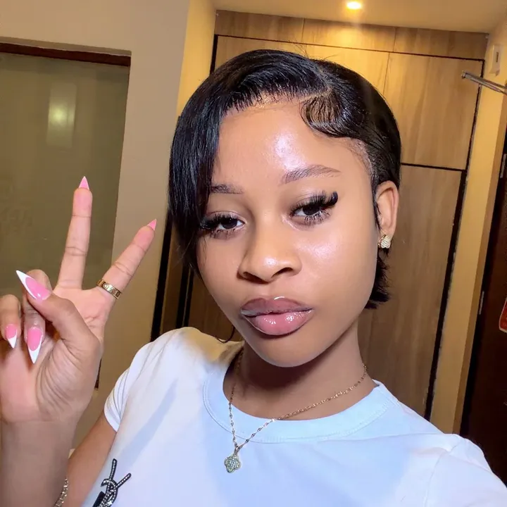 queenestherrr._
