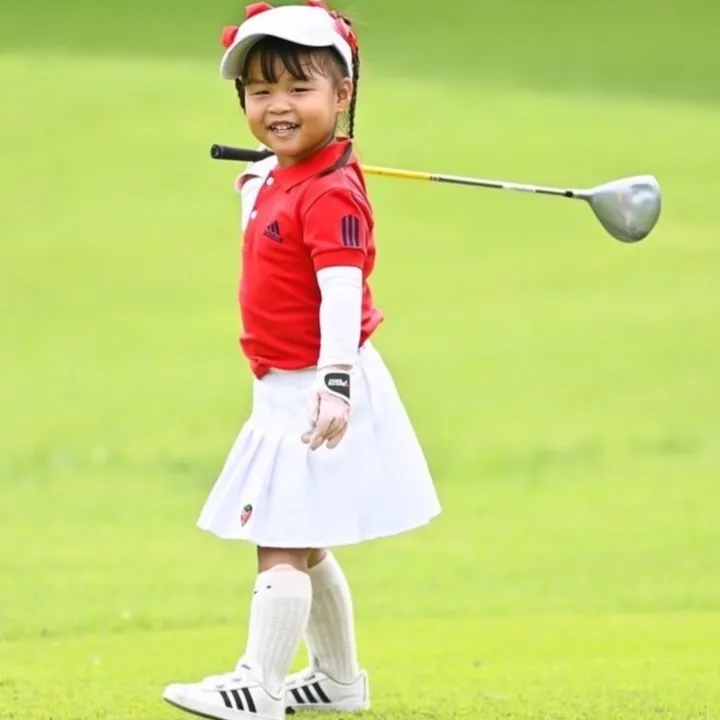minnie.little.golfer