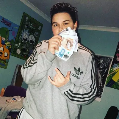holly_trash