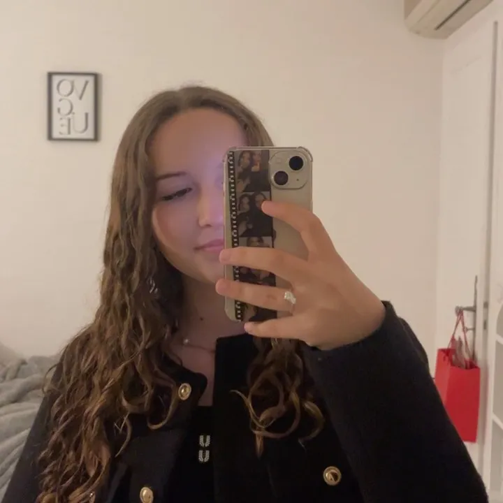 laura.83__