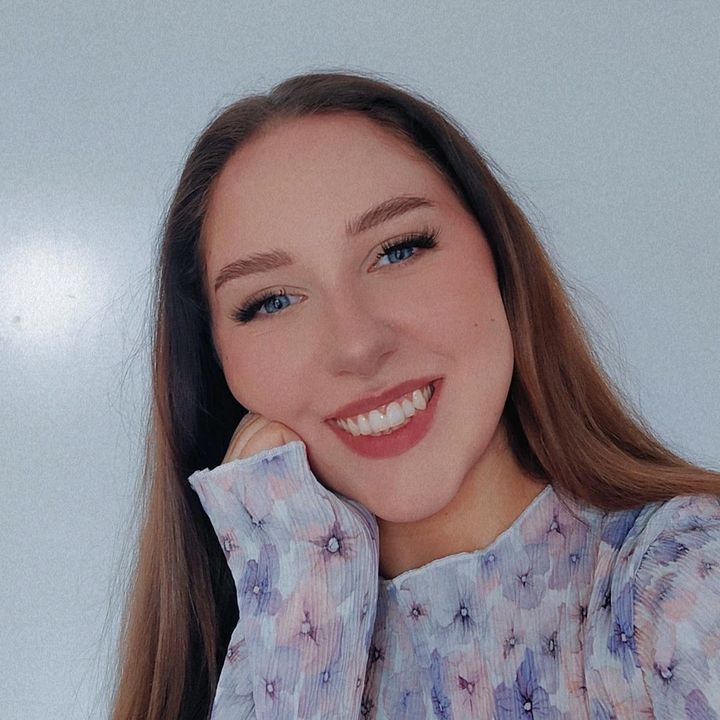 @helahexer_