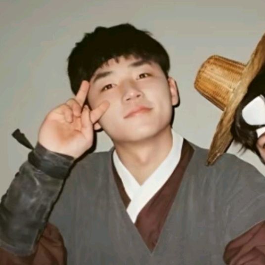 @suhos_pink_pillow