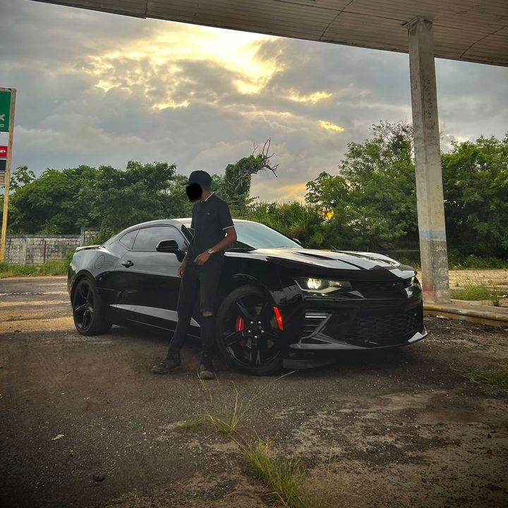 _el.del.camaro.negro