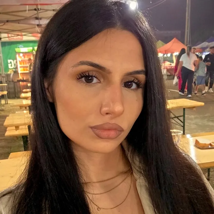 lauracaragea24
