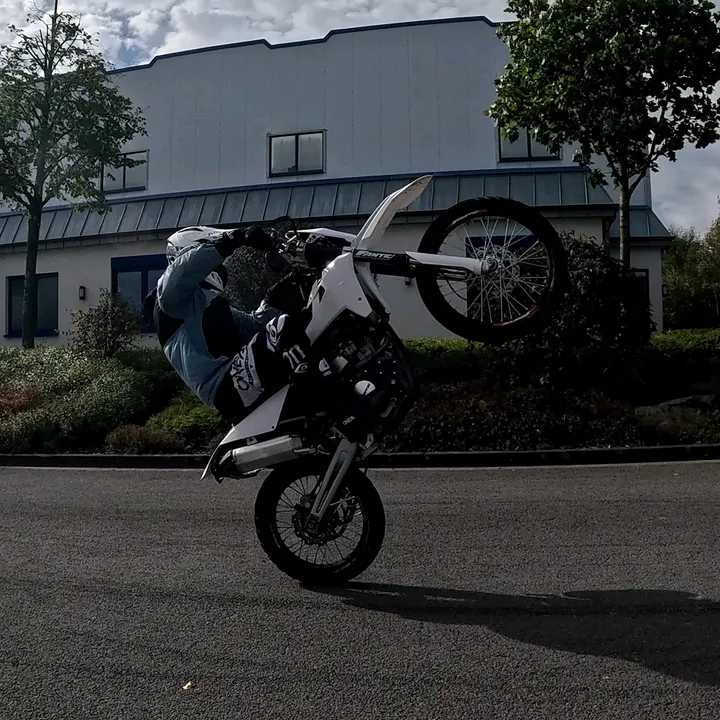 dawidjanko_supermoto1