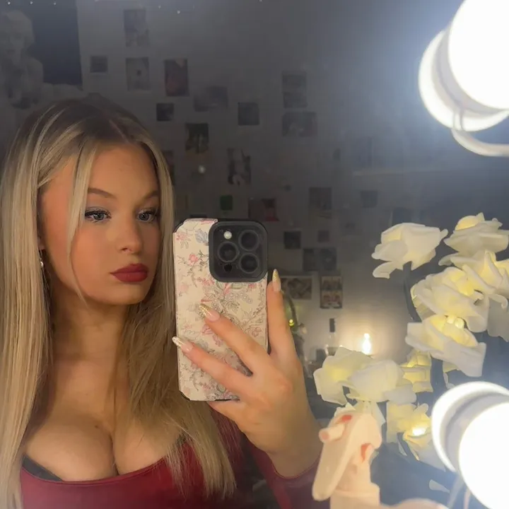 sophie_wallis_