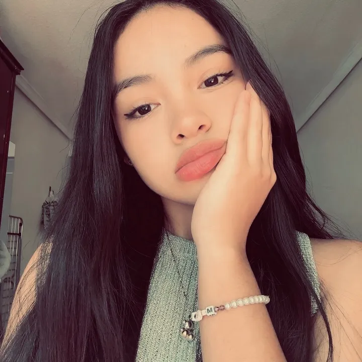 @_hilaryiyi