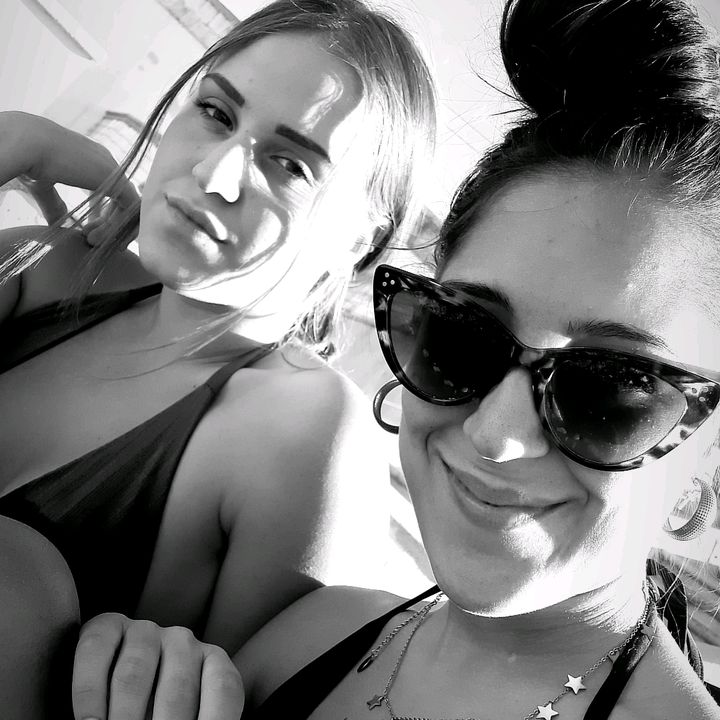 sele.sisters