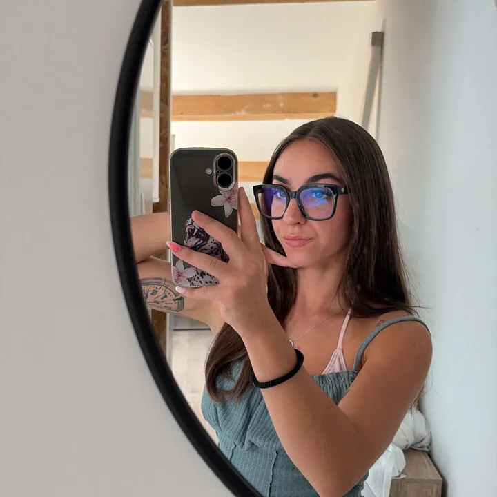 @meggomez