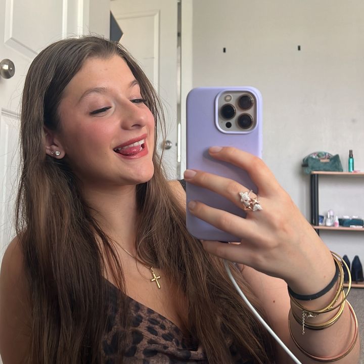 ava_dhg