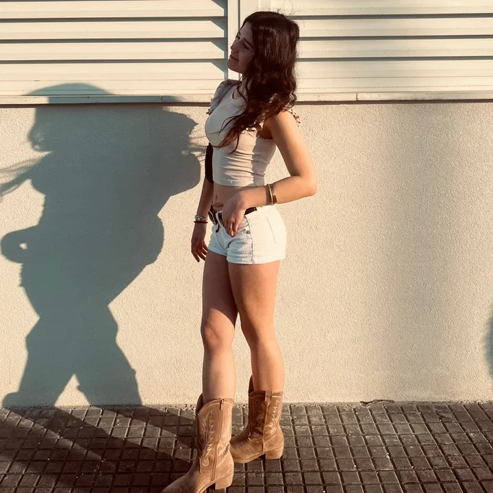 taaniia.sv