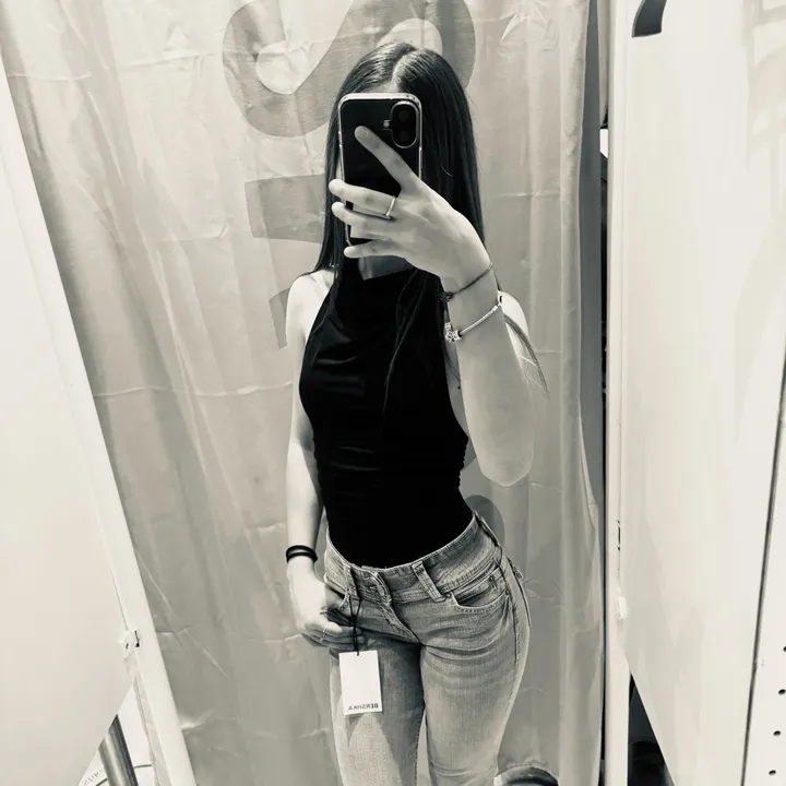 xhesika.rryci