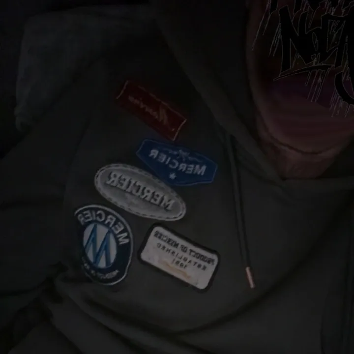 riley.button07