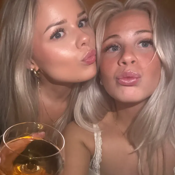 skinnyblondes