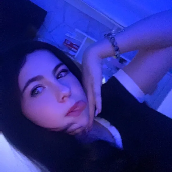 ellie_belly1233