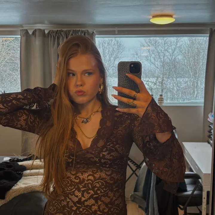 emelia_iris