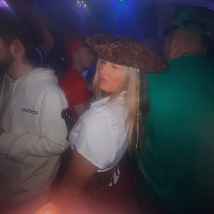 nicole_carolanx