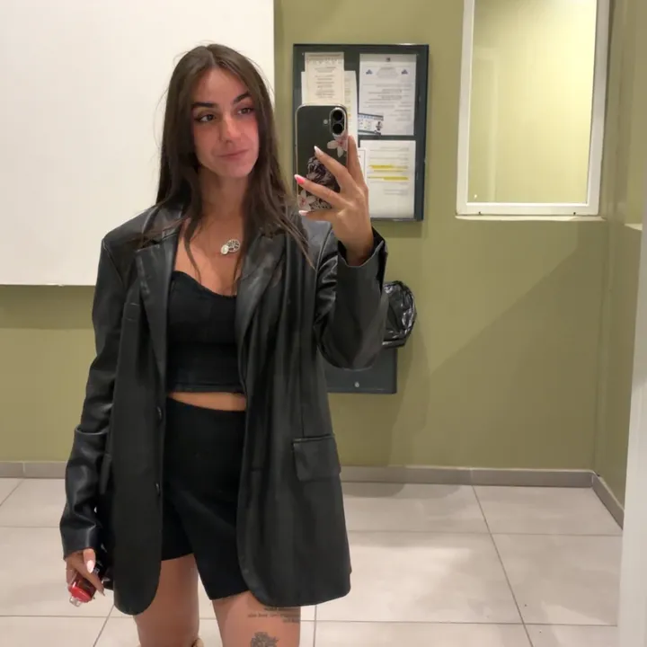 @meggomez