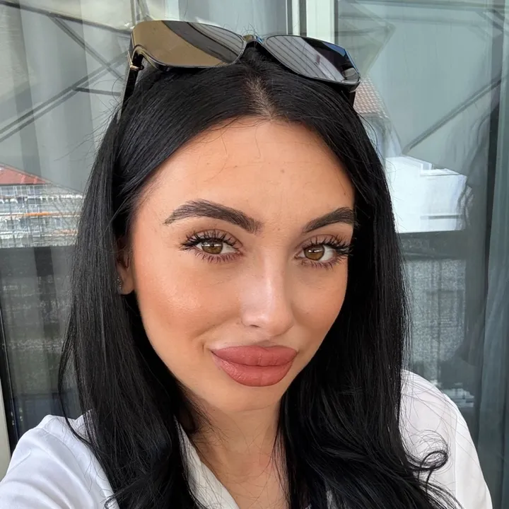 elena.isa97