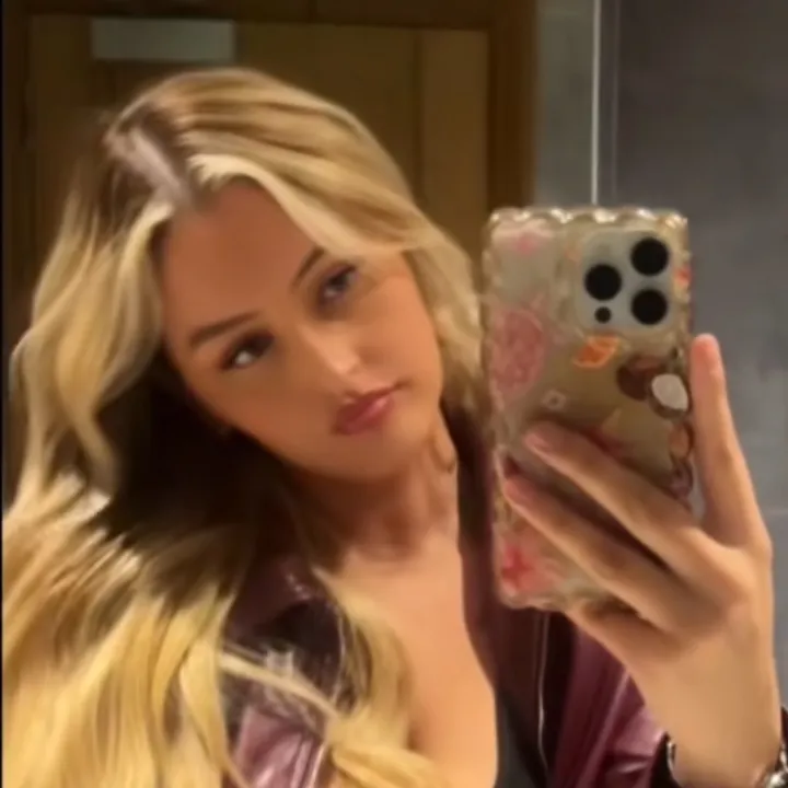 caitlin_larkinx