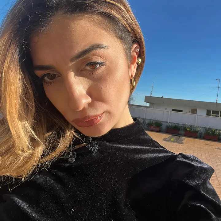 @__vikyishere__