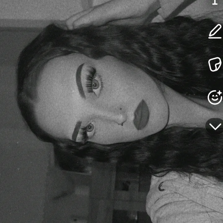 nicole.m.4