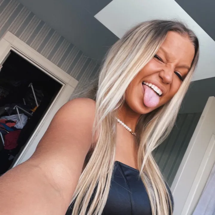 presley_gray