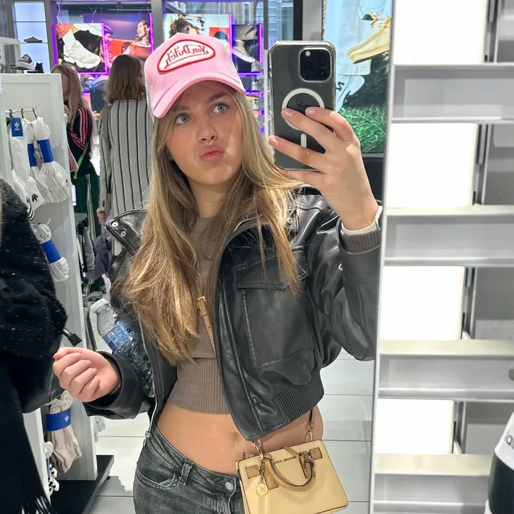 dumb_blondddee