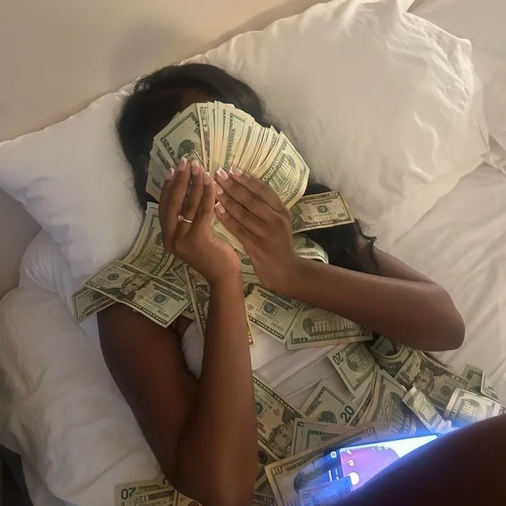 xoxomoneyyy_0