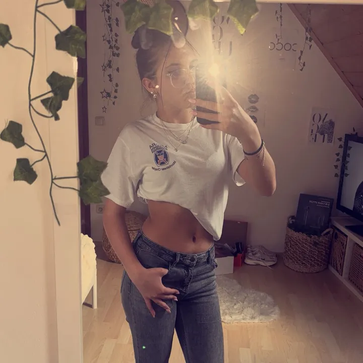 mia_j883