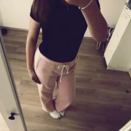 laura.cza