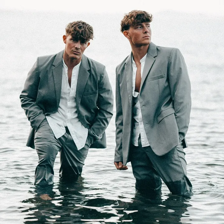 fllowtwins