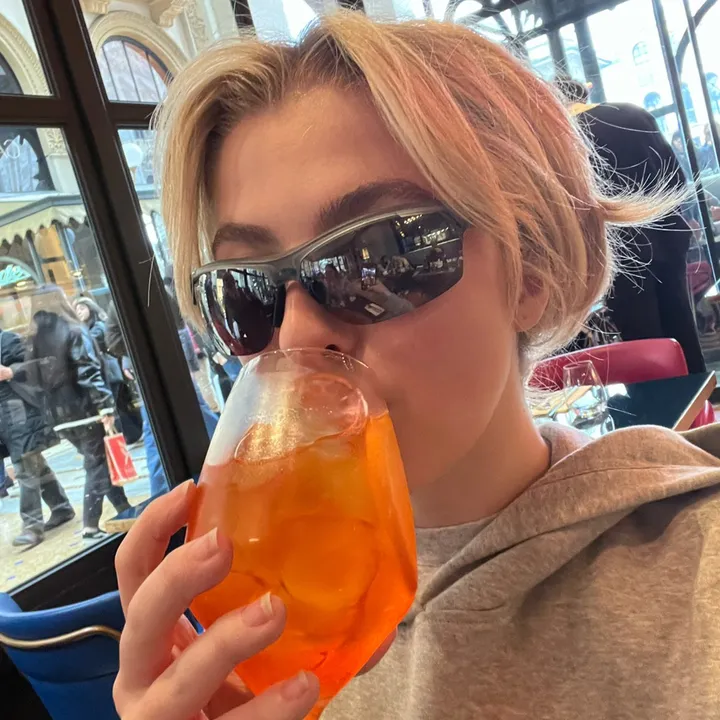 @anais_gallagher