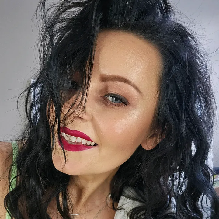 bybellasocial