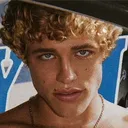 @blondieboyyy