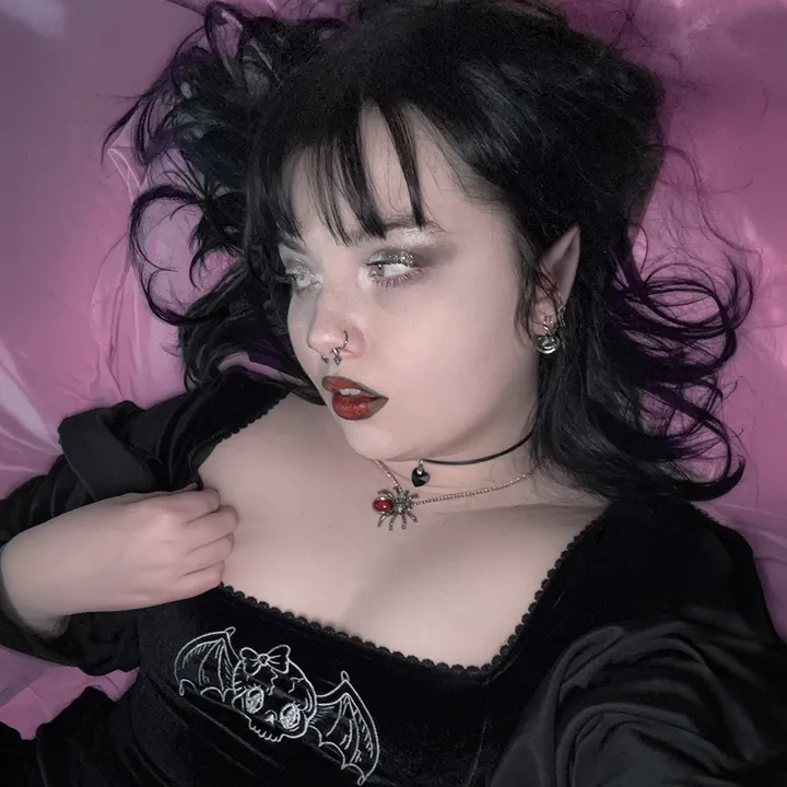 v4mpire.doll