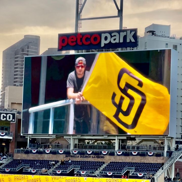 sd.flag.guy