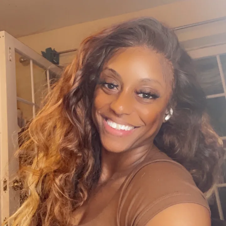 @moneek_nicole