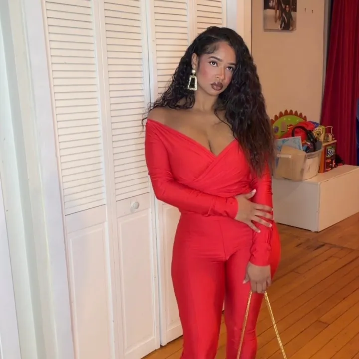 @isthataleiza_
