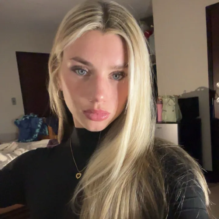 lauren1032104