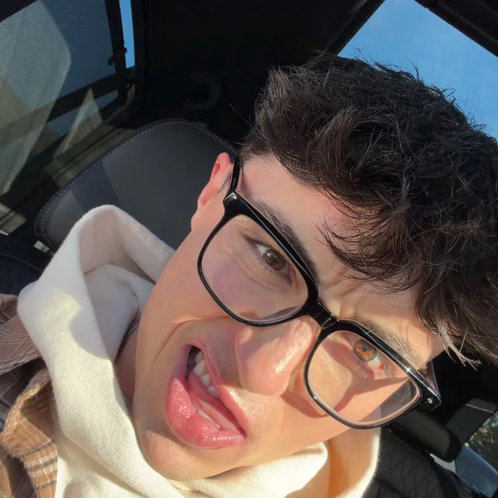 @bellamyjames_