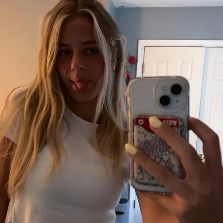 adeleinmae