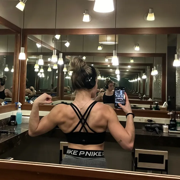 @poosialifts