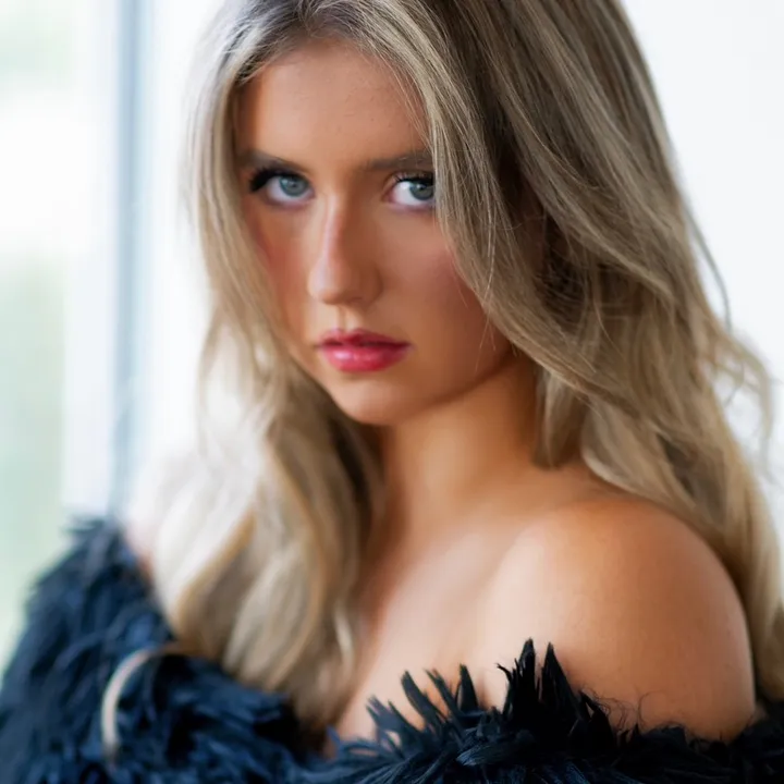 @hannahloweryofficiall