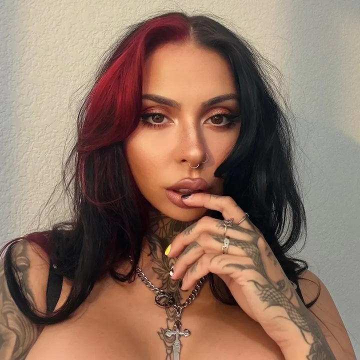 @villaincyn