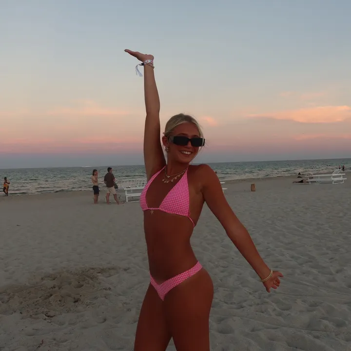@ellagracecarls0n_