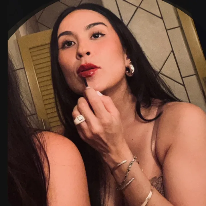 @lolaesellsaz